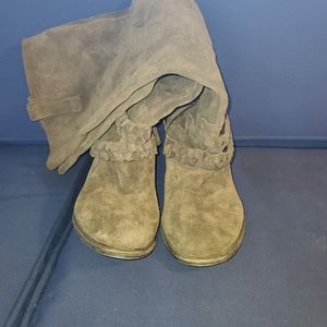 Woman's Suade Cowboy Boots